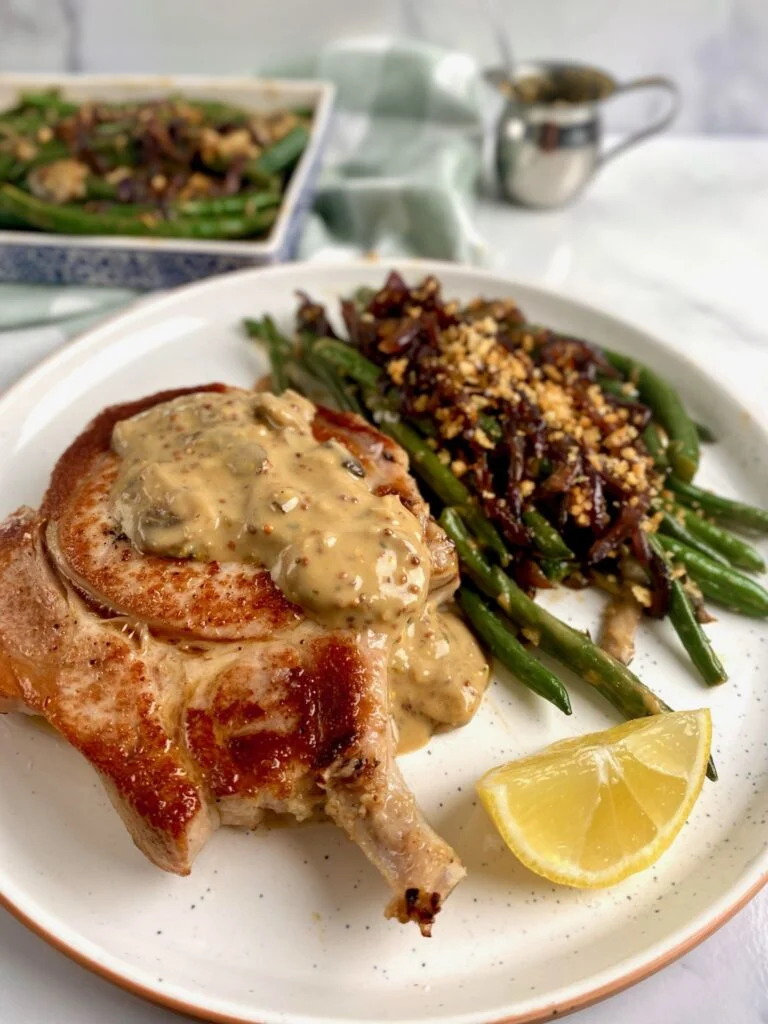 Pork Chops and Green Beans Sauce